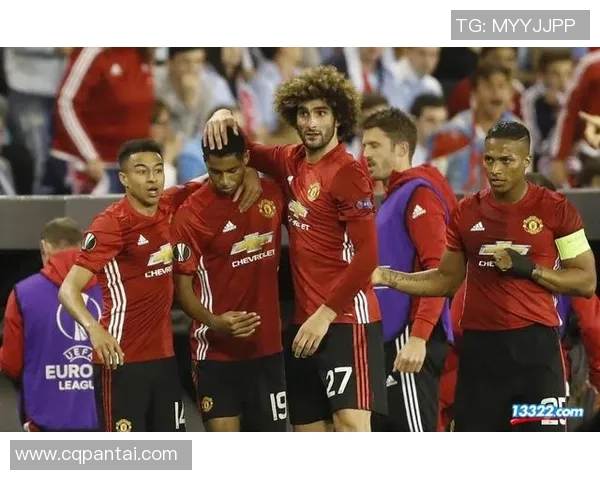 西甲激战曼联与多特蒙德平局红牌事件引发全场热议与争议 西甲激战曼联与多特蒙德平局红牌事件引发全场热议与争议