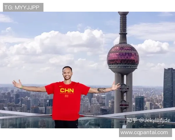 姚明挑战极限首次尝试接足球展现运动员多才多艺的魅力与风采