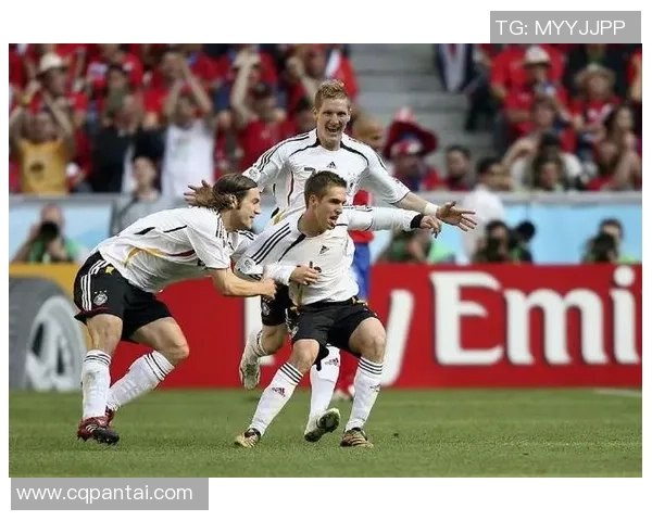 世界杯精彩对决拜仁凭神扑1-0战胜里昂全场沸腾集锦回顾 世界杯精彩对决拜仁凭神扑1-0战胜里昂全场沸腾集锦回顾