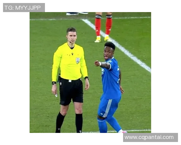 国王杯惊现乌龙球本菲卡小胜国米引发争议判罚全场沸腾 国王杯惊现乌龙球本菲卡小胜国米引发争议判罚全场沸腾