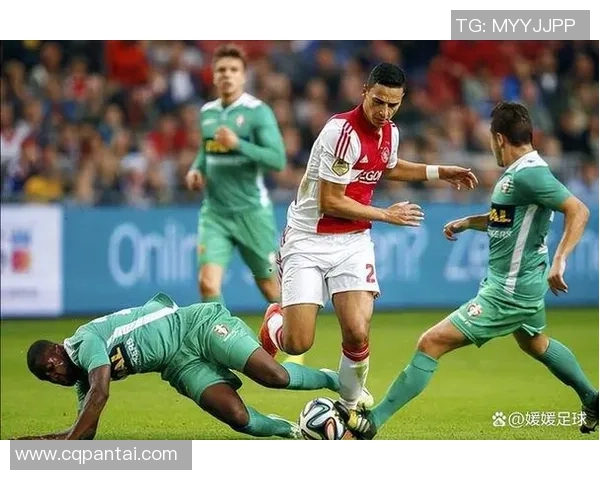 欧联杯波尔图与拜仁激战成平局红牌事件引发全场热议分析 欧联杯波尔图与拜仁激战成平局红牌事件引发全场热议分析