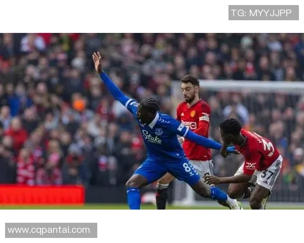 里昂大胜曼联五球狂潮红牌事件引发全场热议 里昂大胜曼联五球狂潮红牌事件引发全场热议