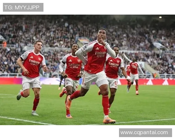 足总杯惊现乌龙球里昂逆转阿森纳引发争议判罚全场沸腾